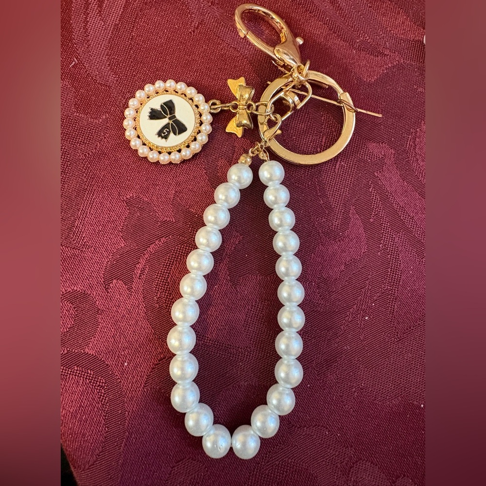 Elegant Pearl and Gold tone  Keychain with bow charm